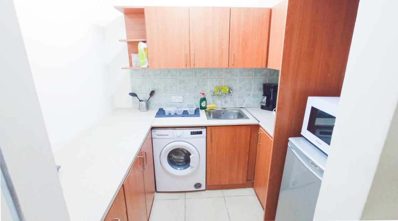 1A Beach & Business Apartment In The City Center! Larnaca Exteriör bild