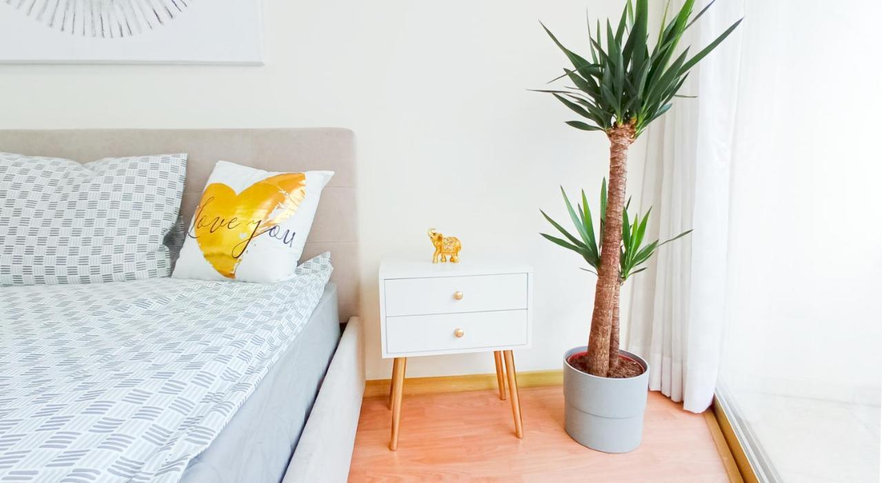 1A Beach & Business Apartment In The City Center! Larnaca Exteriör bild