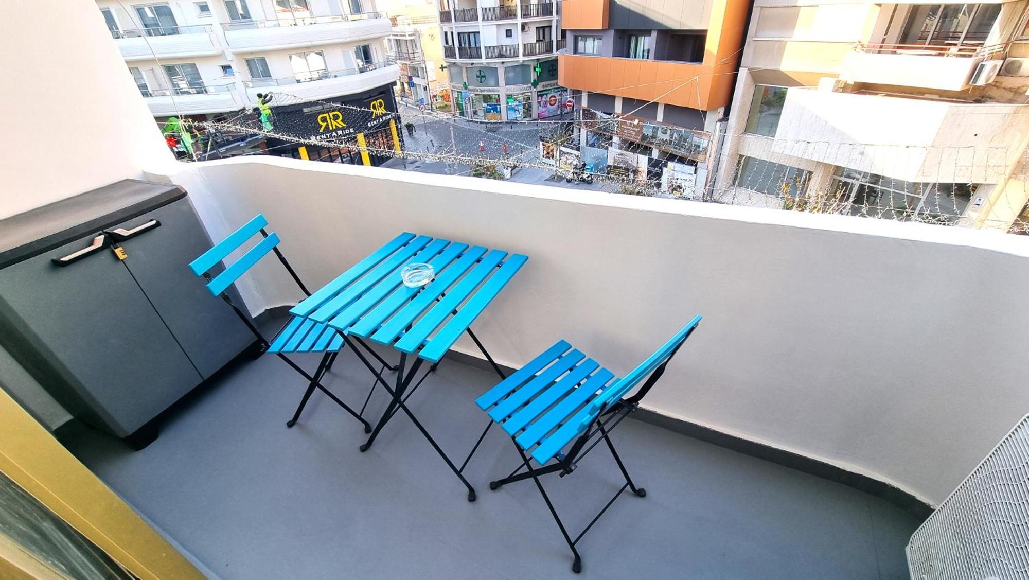 1A Beach & Business Apartment In The City Center! Larnaca Exteriör bild
